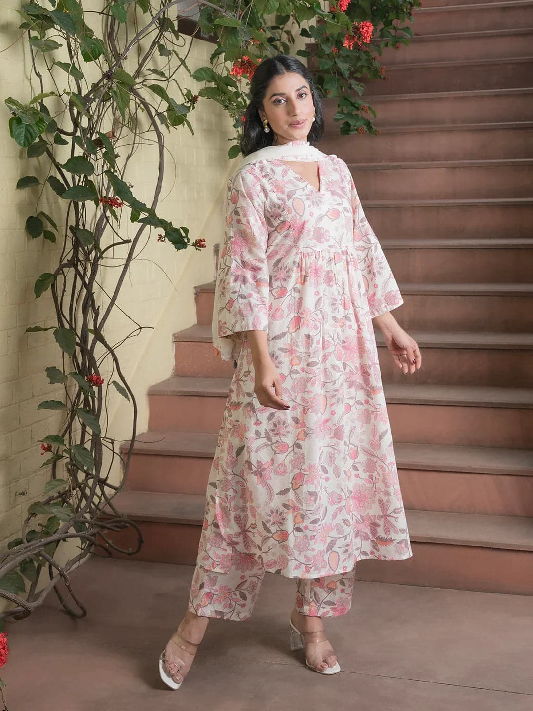 Gomachi Floral Printed V-Neck Cotton Kurta Set