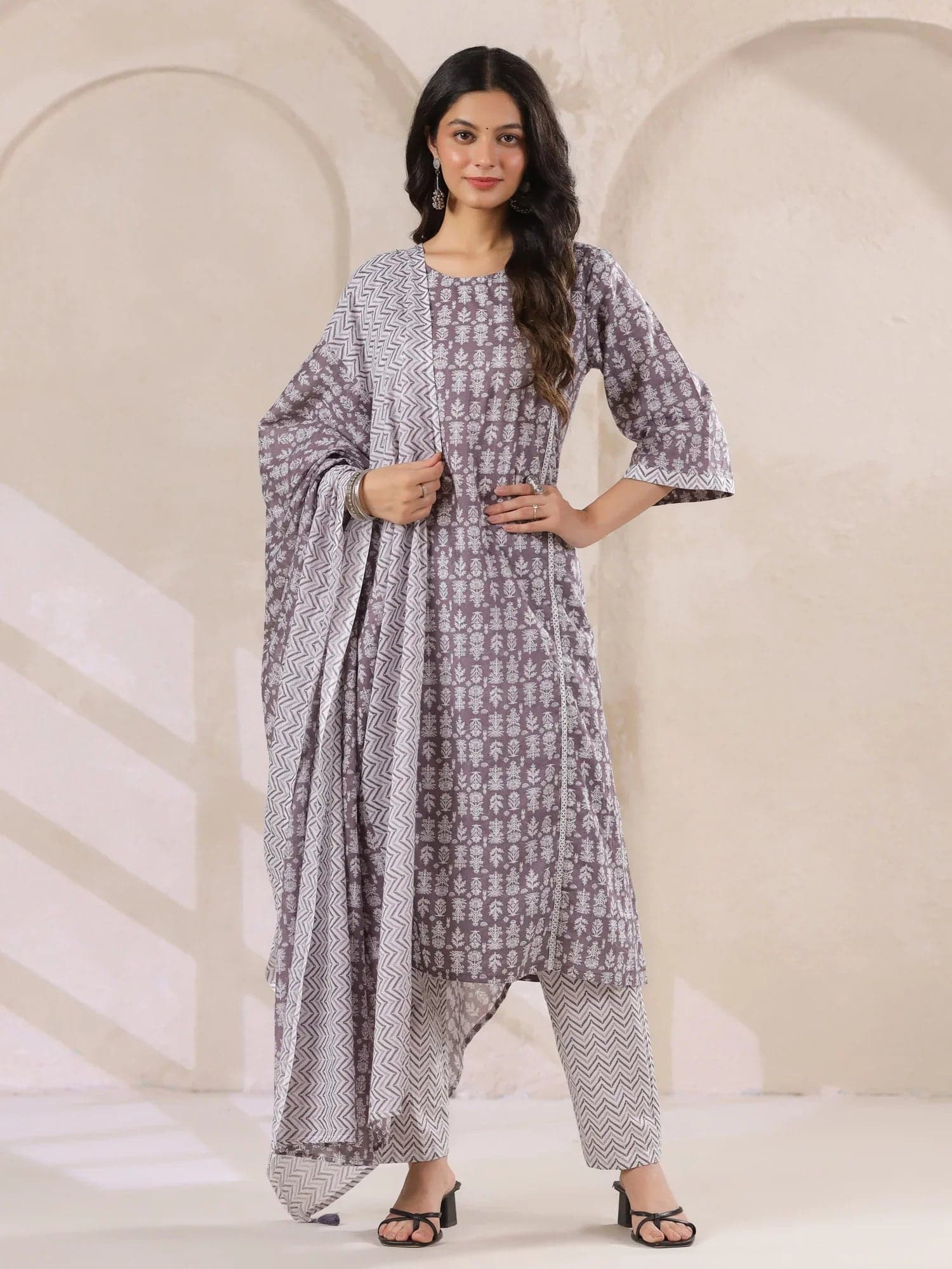 Gomachi Grey Flower Printed Round Neck Cotton Kurta Set With Dupatta