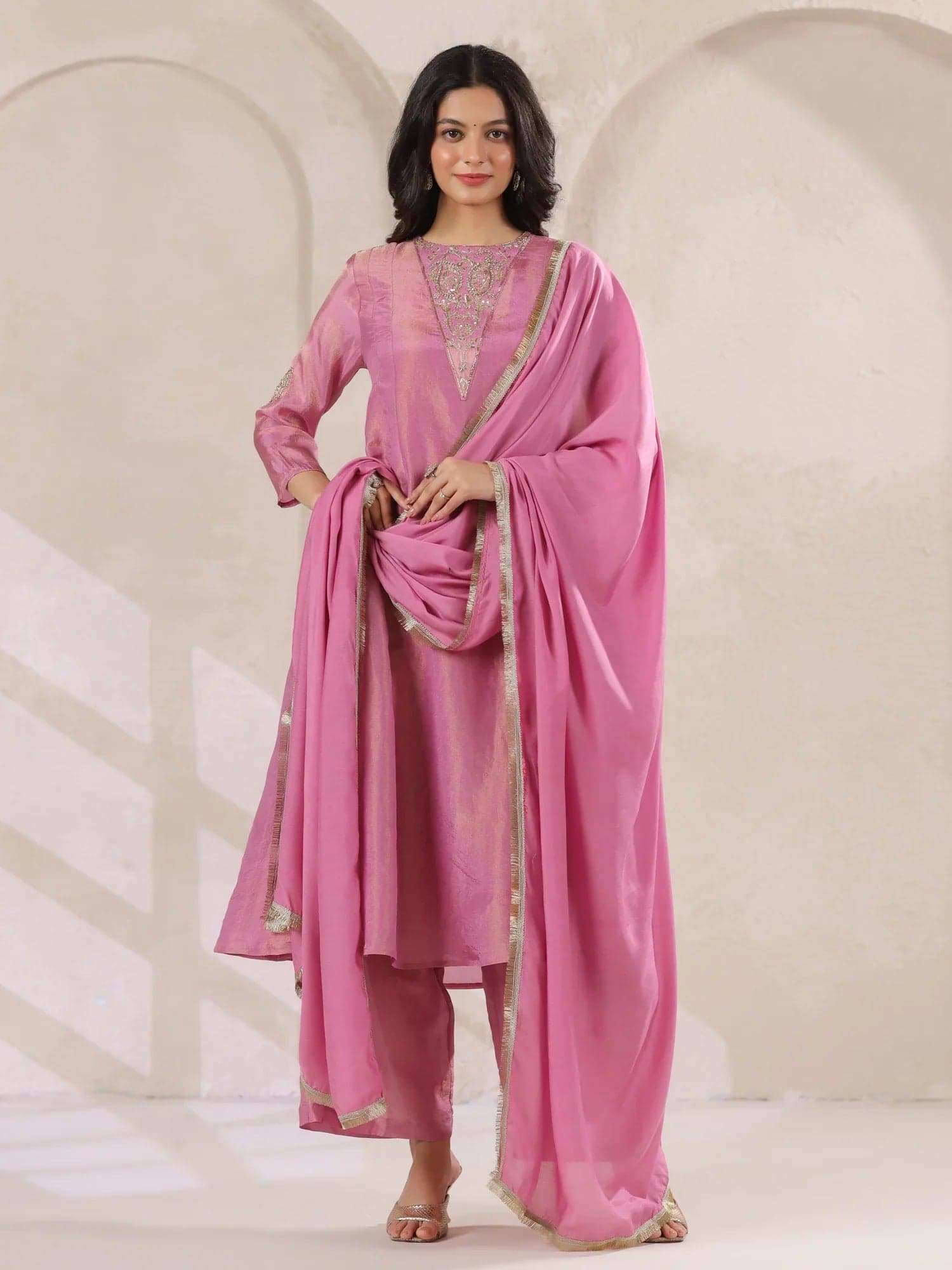 Gomachi Women's Pink Tissue Round Neck Kurta Set With Embroidered