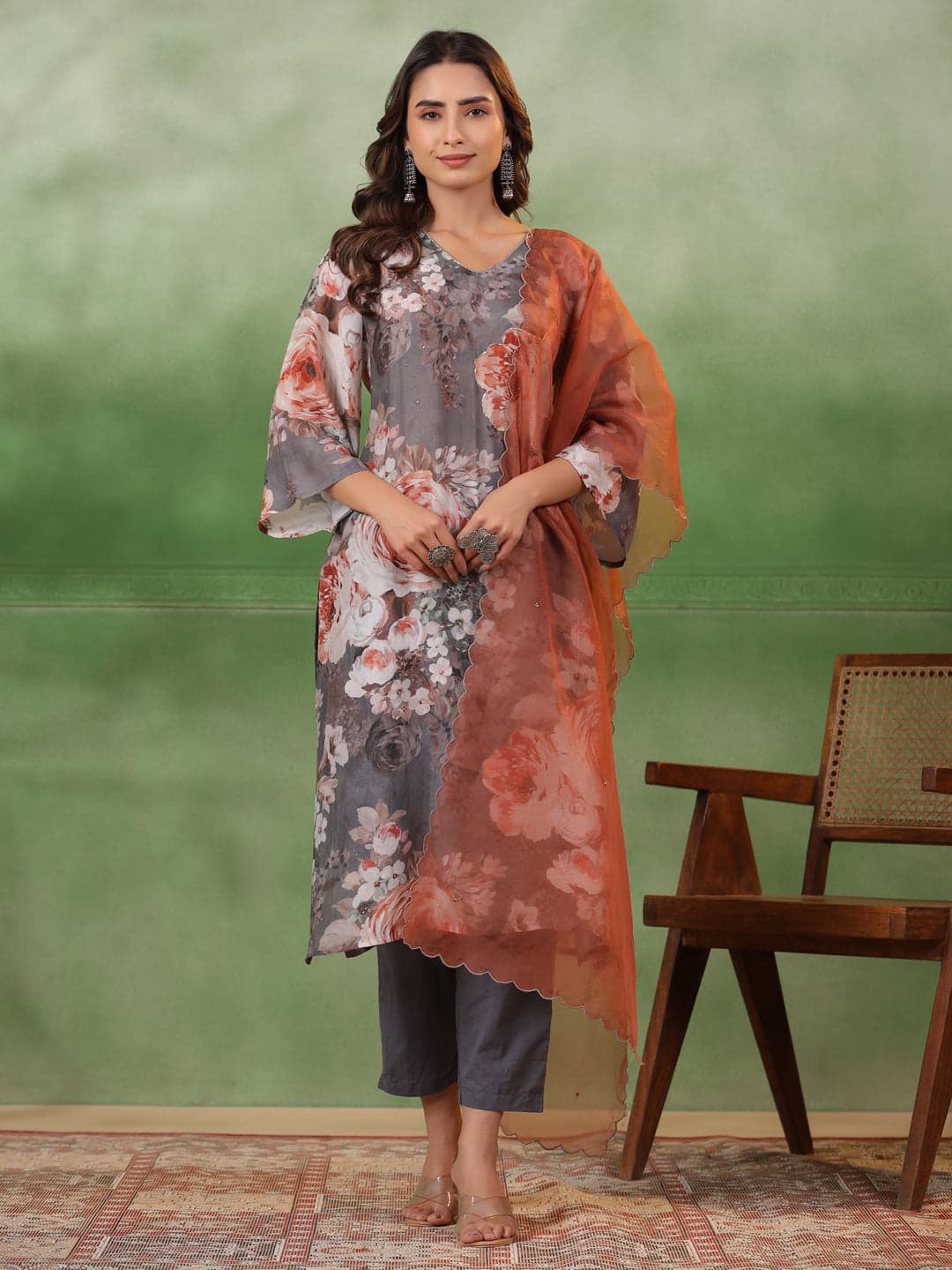 Gomachi Women's Grey Floral Print V-Neck A-Line Kurta Set For Women With Elegant Dupatta